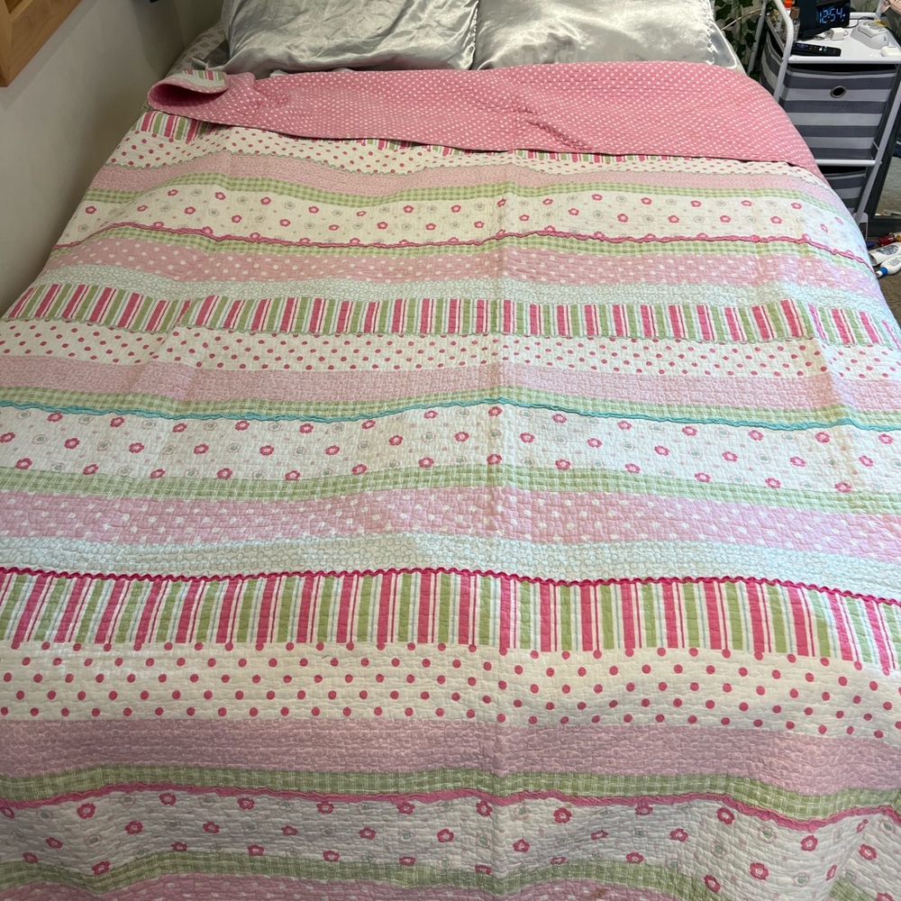 Pottery Barn queen quilt